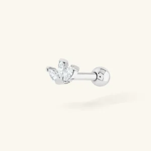 Anah - piercing conch fleur de lys