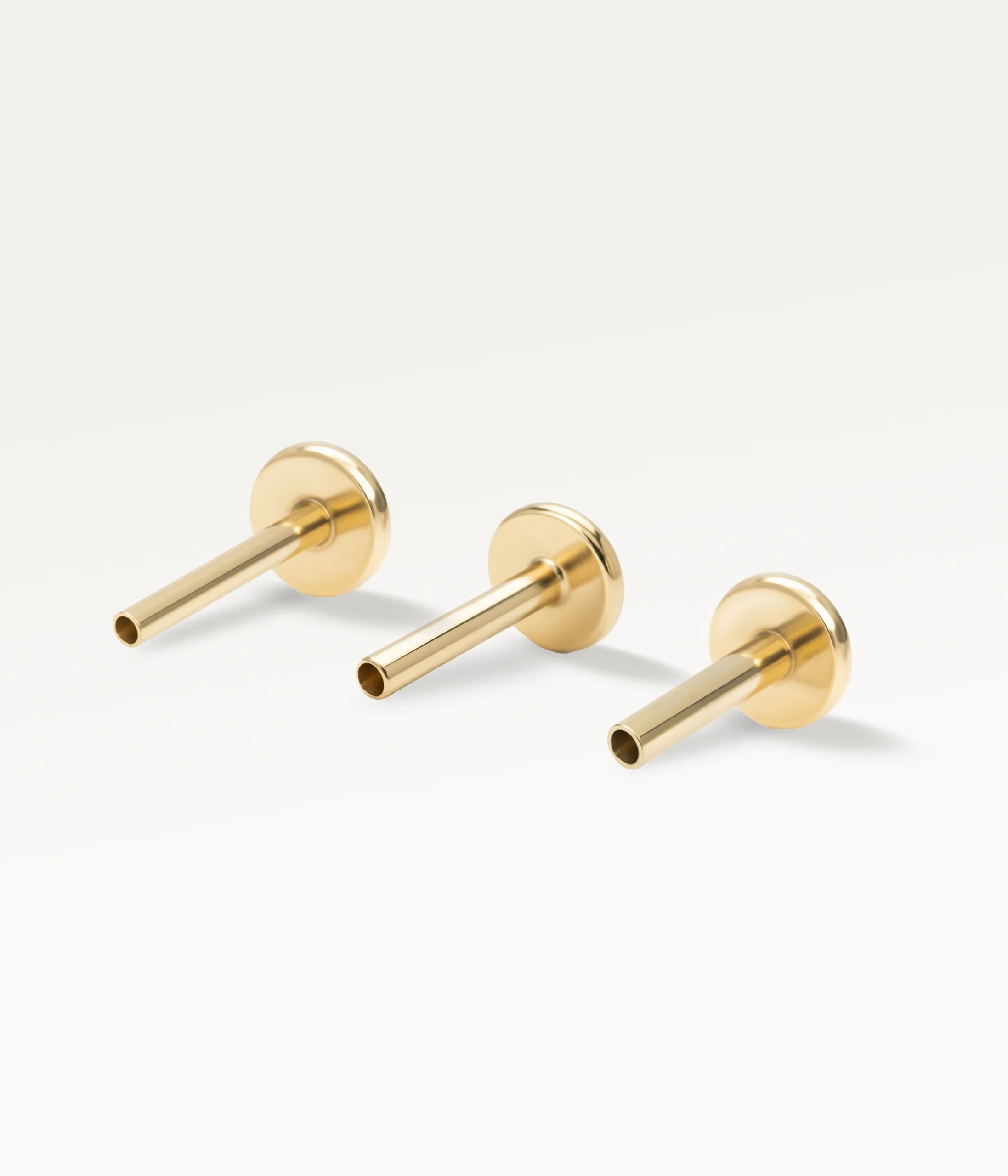 Barres de labret dorées de différentes longueurs, adaptées aux piercings variés