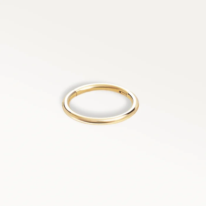 Piercing anneau fin doré, bijou discret pour l’oreille ou le nez