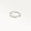 Piercing anneau fin argenté, bijou délicat au design épuré