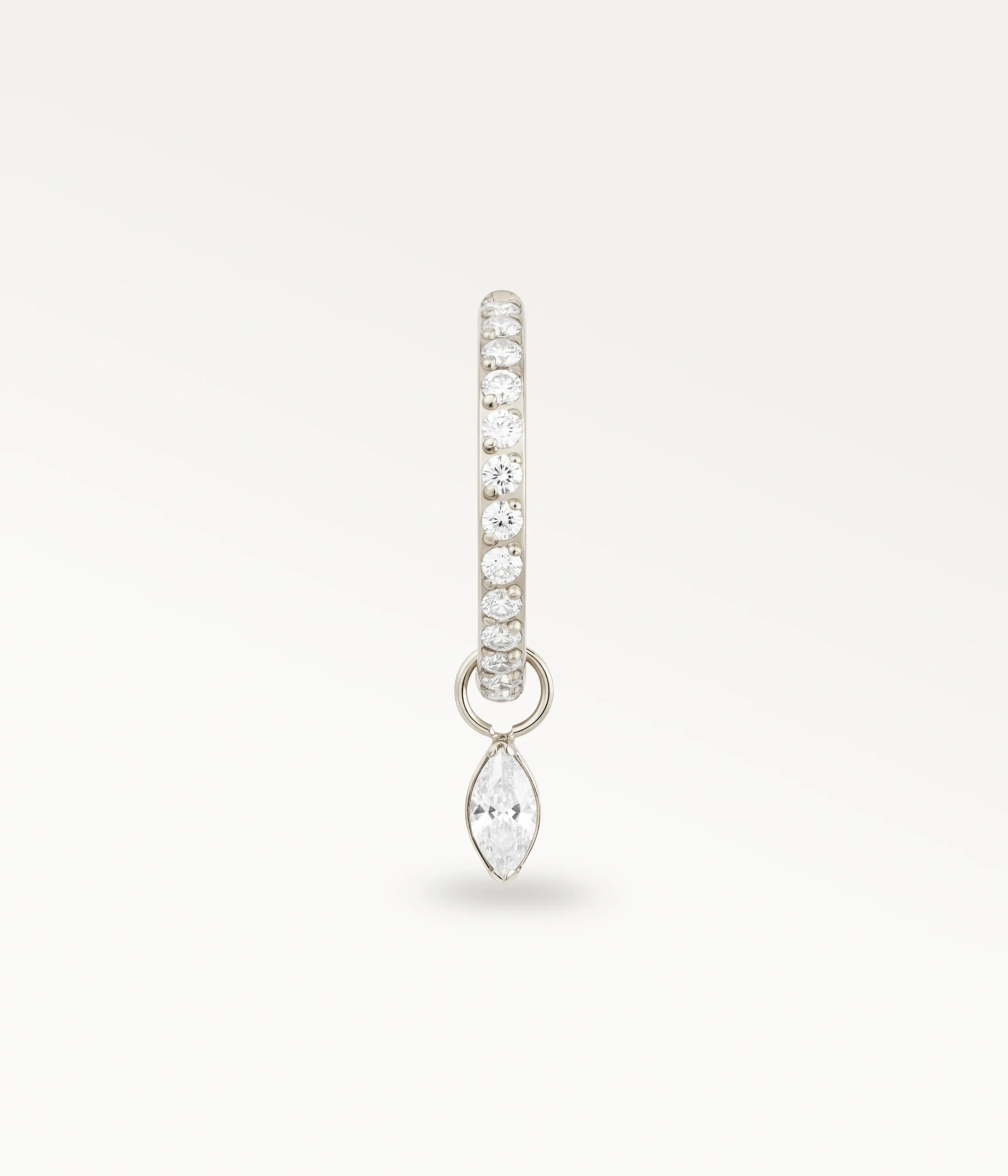 Piercing pendentif goutte argenté orné de zircons brillants, design élégant et raffiné