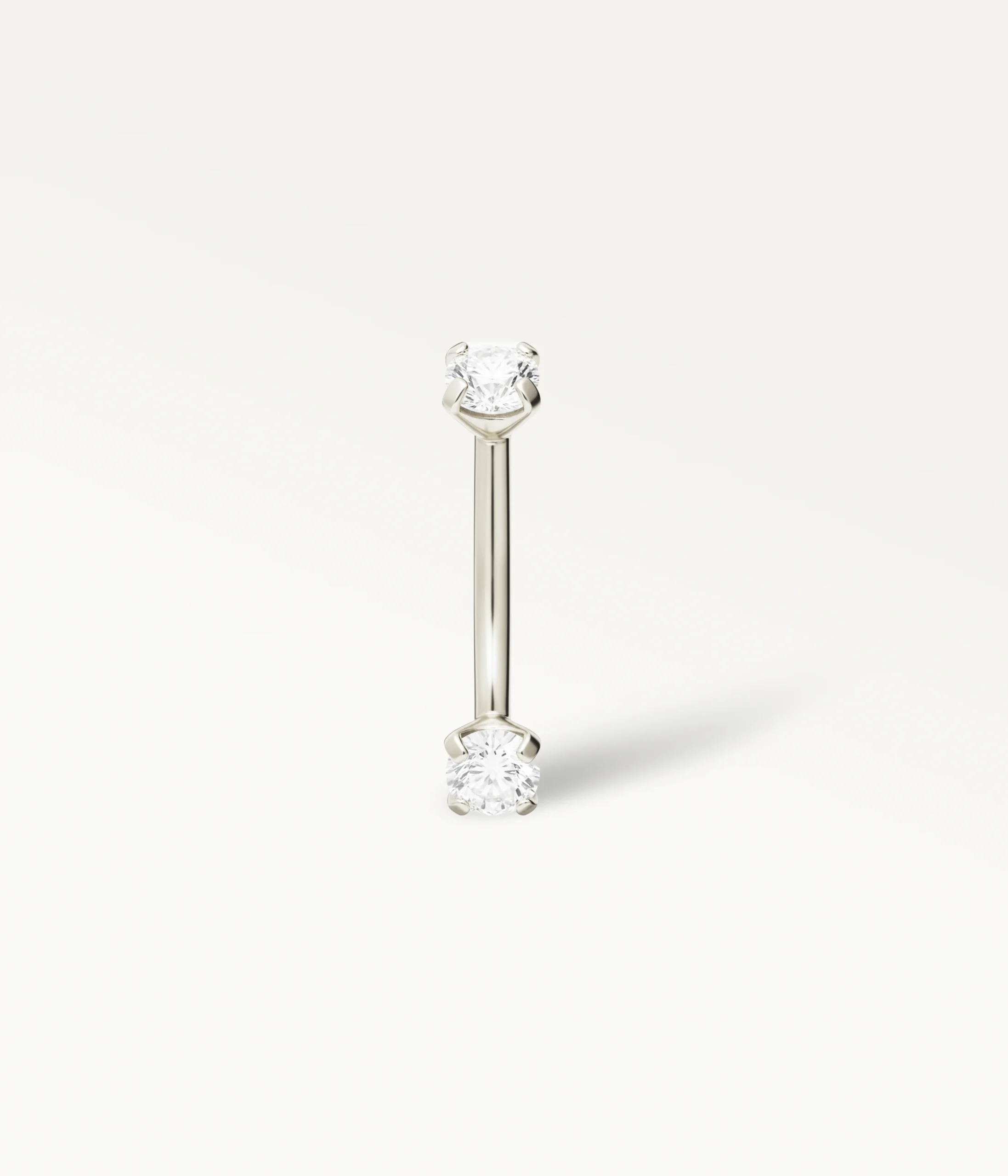 Piercing banane en titane doré ASTM F136 orné de strass, bijou discret et raffiné