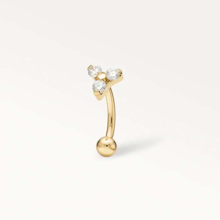Piercing banane doré orné de trois zircons formant un triangle délicat