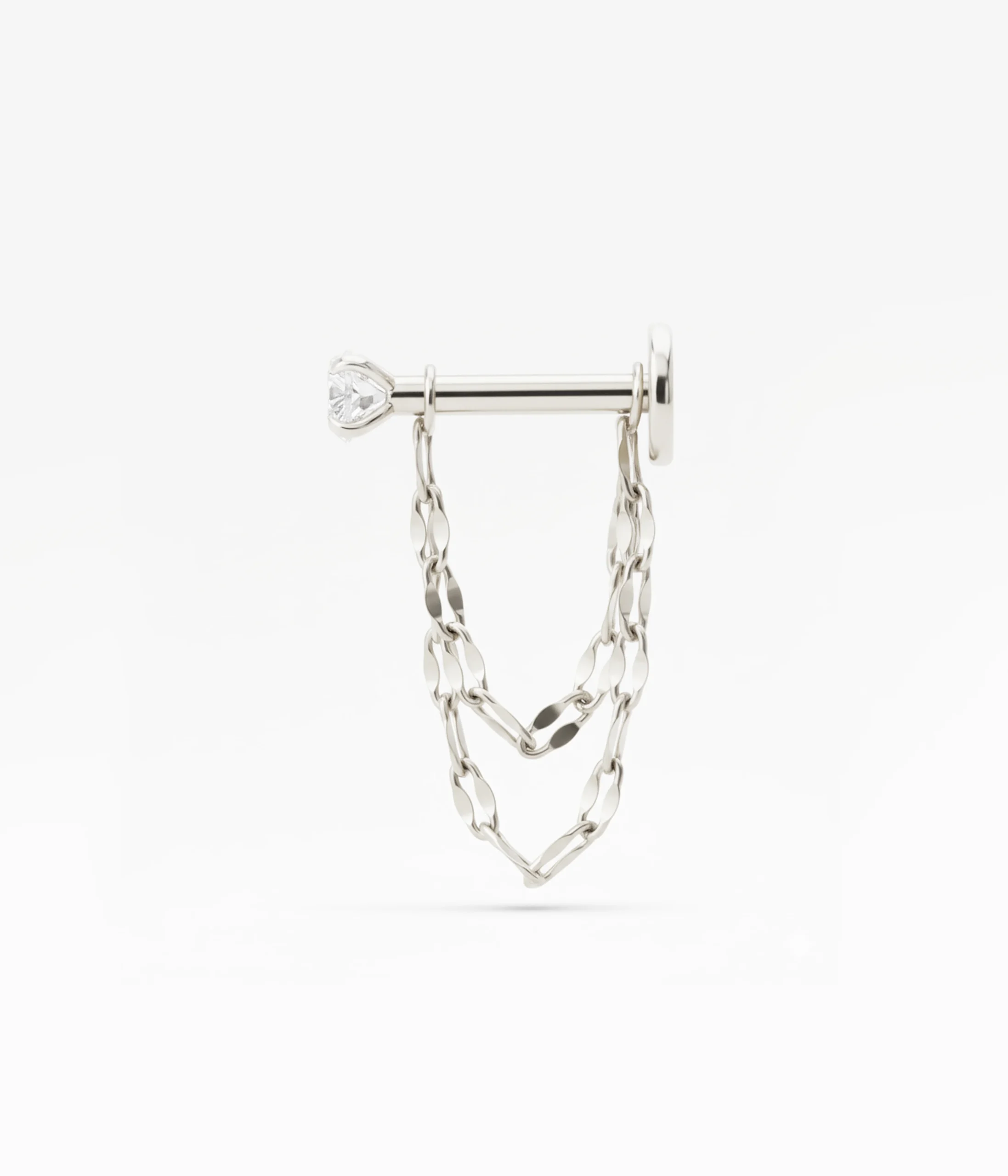 Piercing chaînette argenté à maillons fins, style élégant et moderne