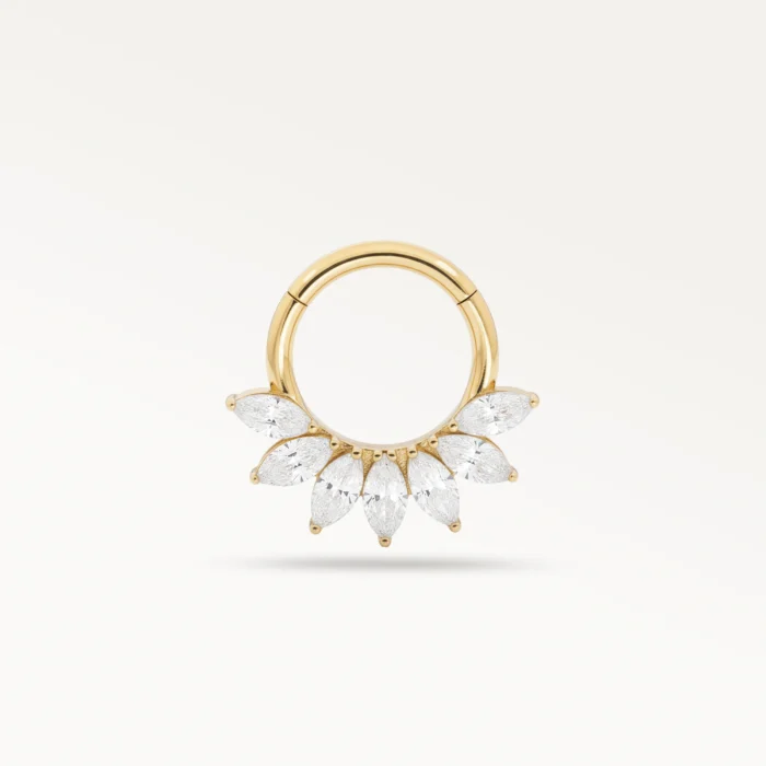 Piercing daith doré orné de cinq zircons taille marquise disposés en éventail