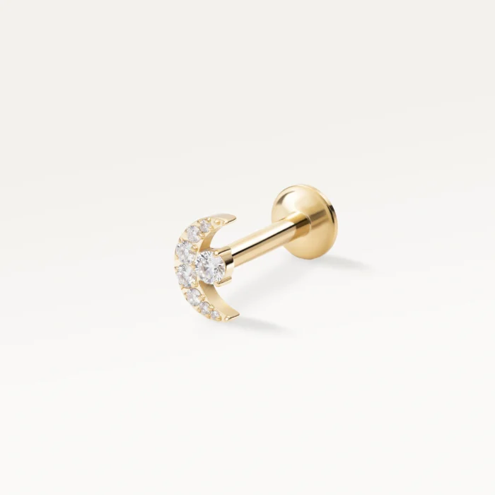 Piercing lune doré serti de zircons – bijou d’oreille délicat