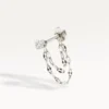 Piercing d’oreille argenté à chaînette double, design fin et élégant