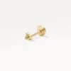Piercing d’oreille simple doré – bijou minimaliste en titane