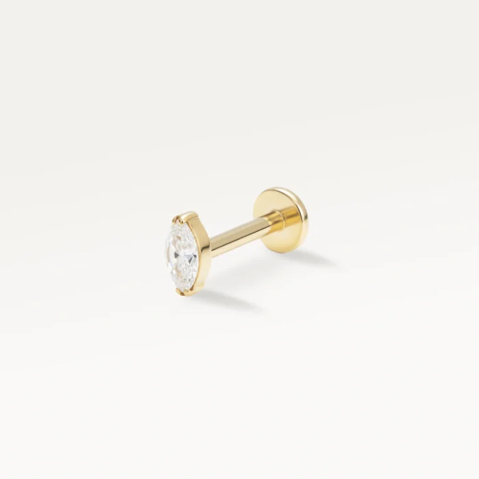 Piercing doré avec pierre ovale sertie, design raffiné et lumineux