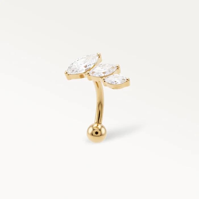 Piercing Nyméa doré avec cristaux marquise, bijou de cartilage raffiné présenté en vue latérale