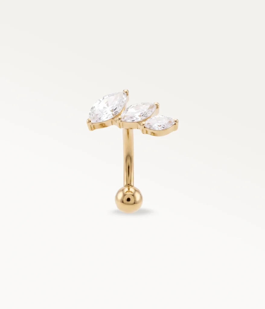 Piercing Nyméa doré orné de pierres marquise brillantes, vue de face pour hélix ou arcade