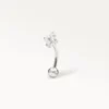 Piercing banane fleur argenté serti de cristaux étincelants, bijou d'oreille floral au style raffiné