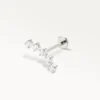Piercing Sillage argent pour cartilage hélix orné de 5 cristaux de zircone brillants, vue perspective élégante
